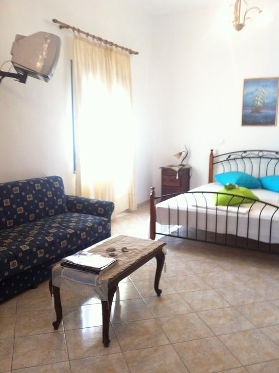 Melenio Studios Livadi  Kamer foto